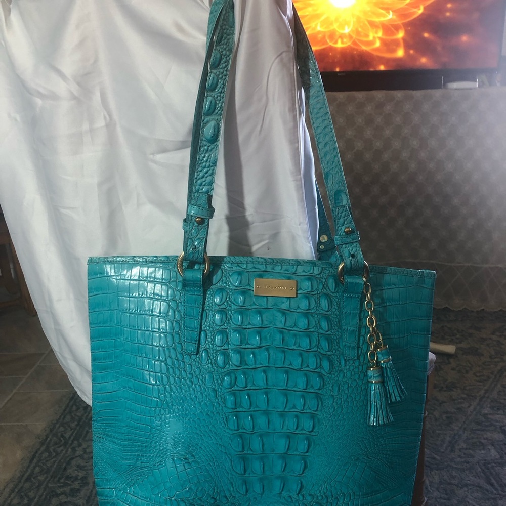 Brahmin Bag. Croc embossed .Condition Good. Please see review pictures/some free